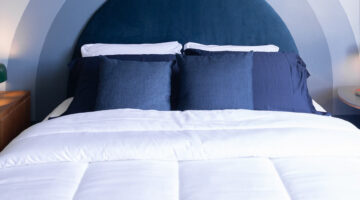 decoração com cores para quarto de casal em tons de azul