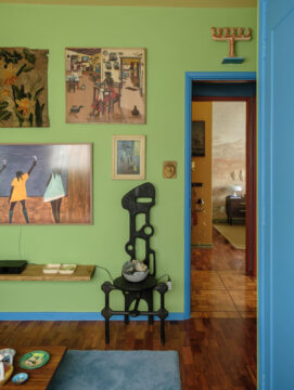 Sala verde e azul.