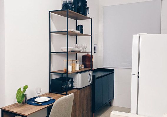 cores modernas para casa - imagem de cozinha com parede branca 