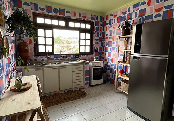 imagem de cozinha com teto colorido verde (Foto: Ori Interiores) 