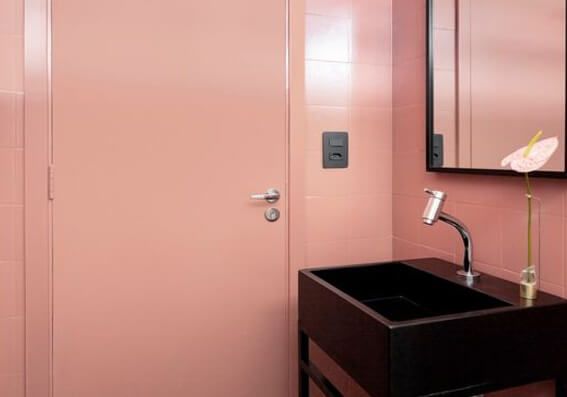 cores para banheiro - imagem de banheiro rosa