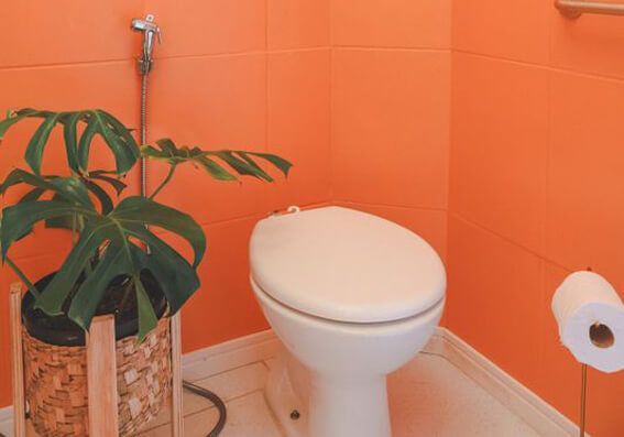 cores para banheiro - imagem de banheiro laranja