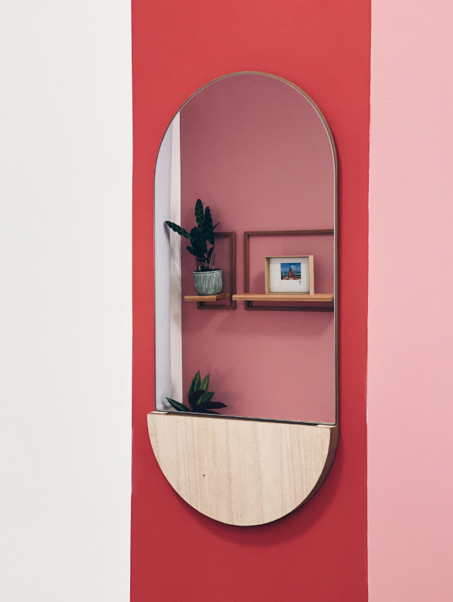 parede de quarto rosa pink com espelho