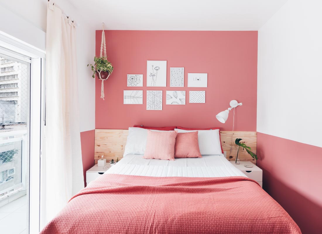 quarto rosa pink com mistura de branco nas paredes