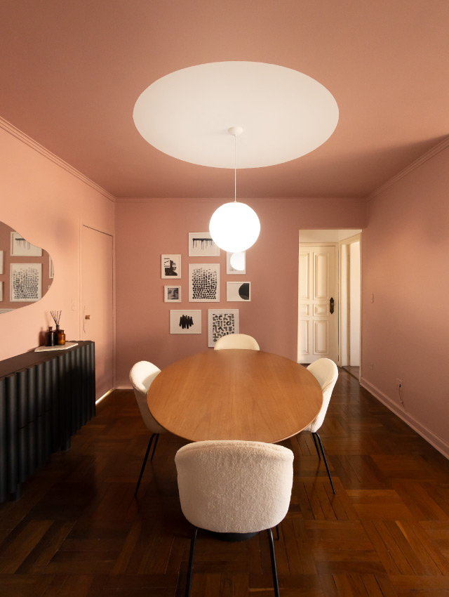 Imagem de uma sala rosa