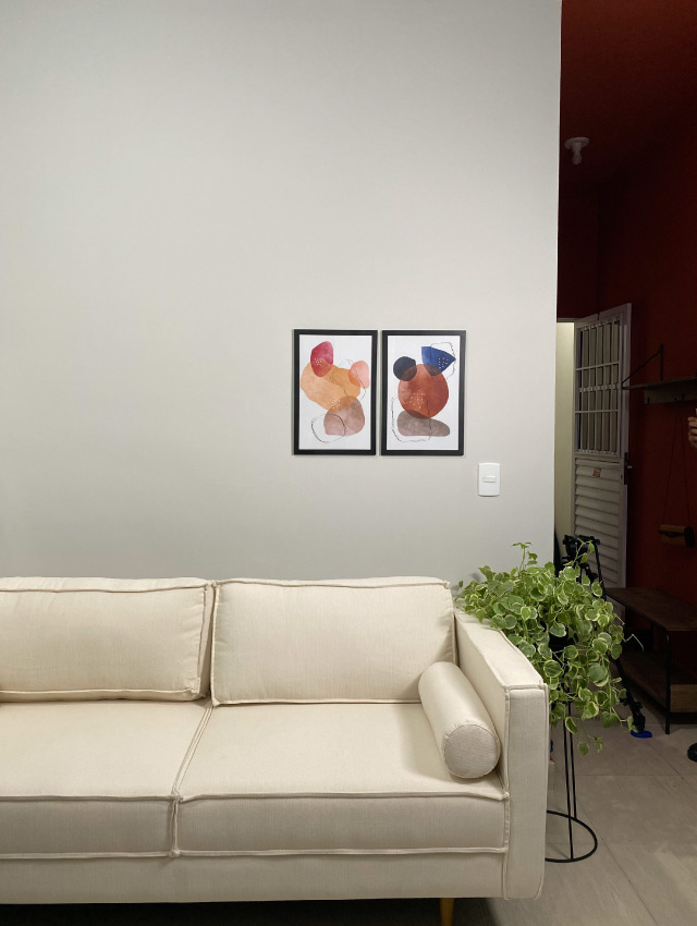 sala de estar decorada com paleta de cores cinza