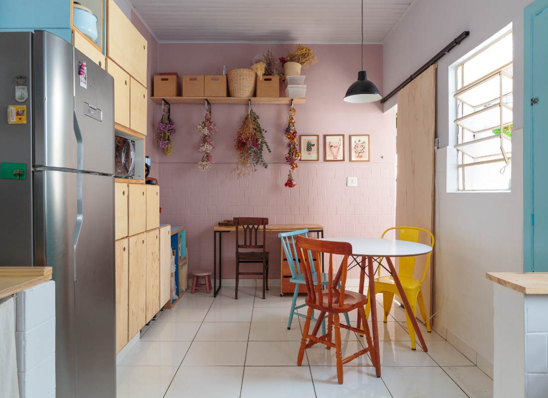 Imagem de cozinha rosa e azul