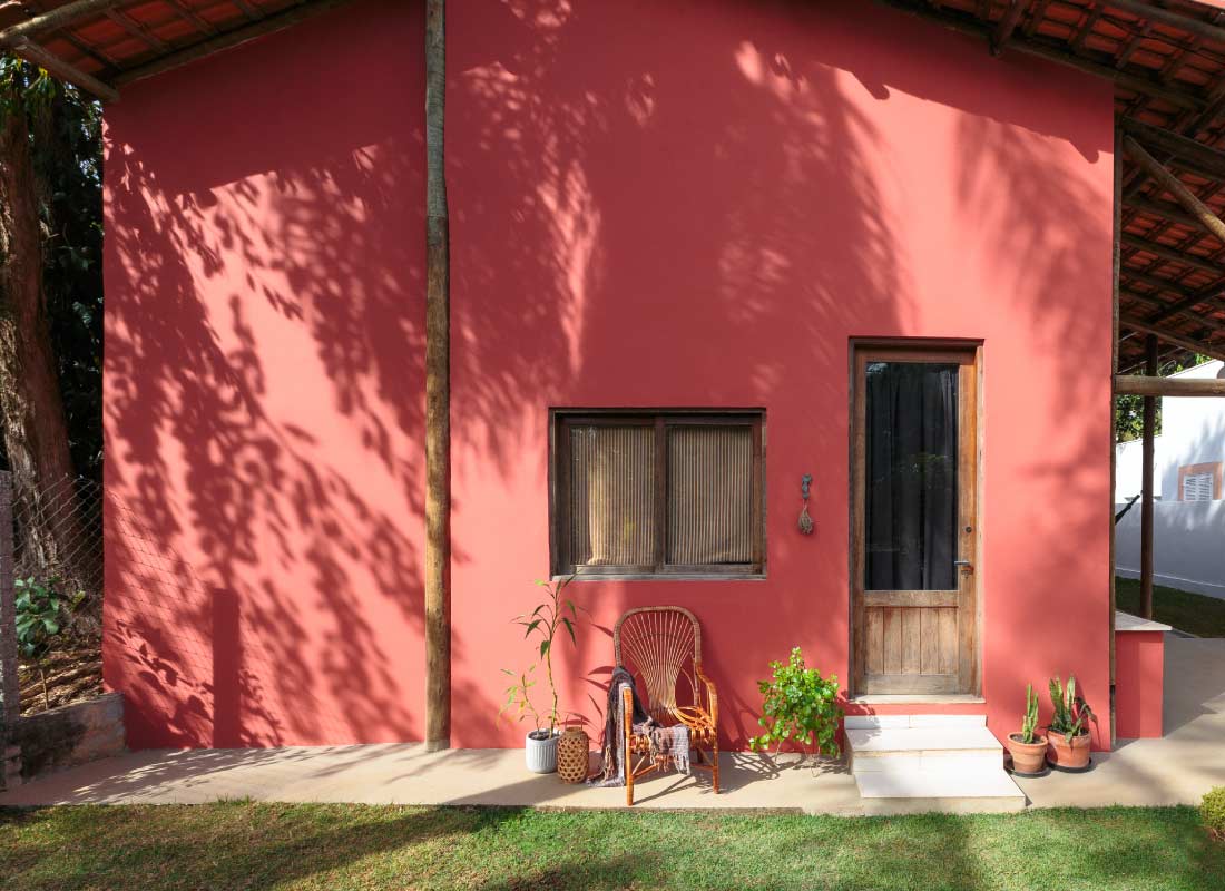 Imagem de uma fachada pintada na cor Barro-Vermelho